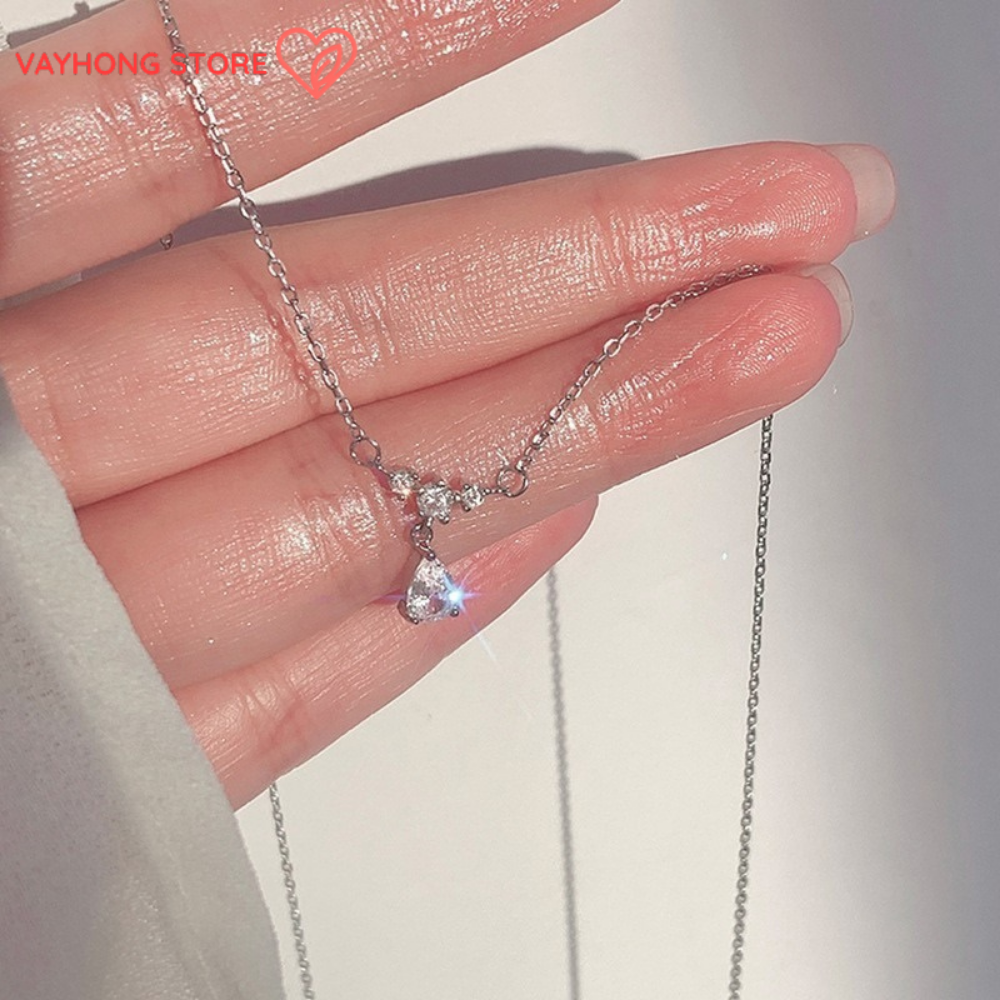 Elegantra™ – Titanium Steel Clavicle Necklace for Women | Fade-Free, High-End Elegance
